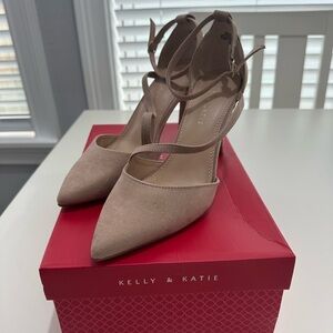 NWOT Kelly & Katie Women's Tan Heels